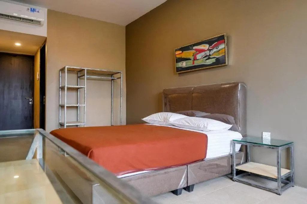OYO 91252 Graceland Inn