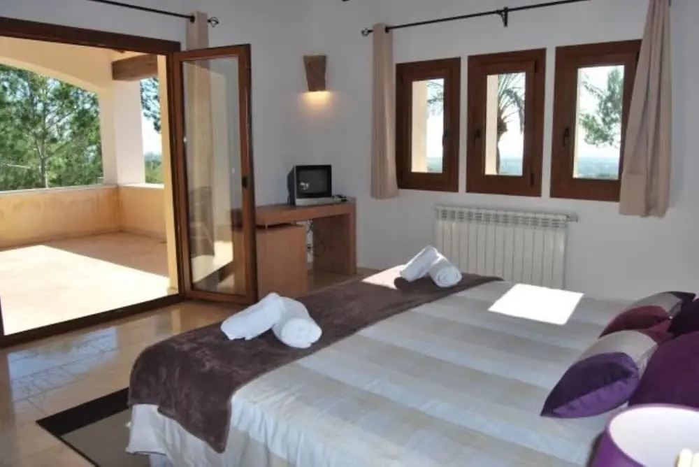 House - 4 Bedrooms with Pool and WiFi - 103976