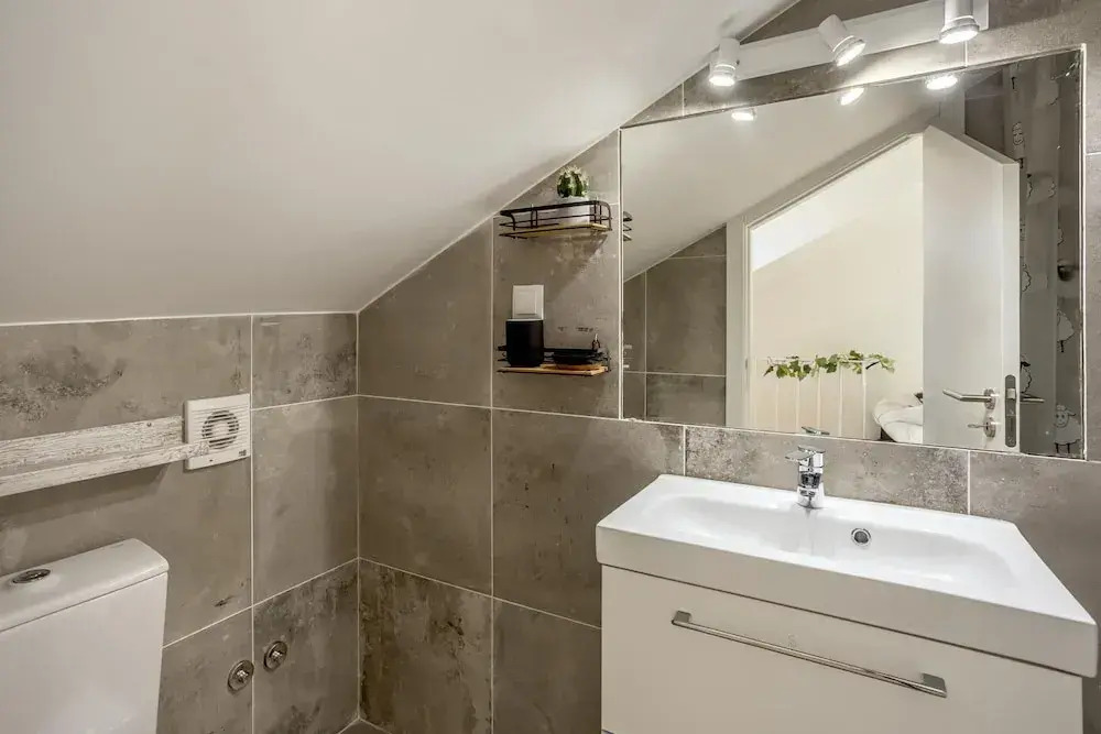 Downtown Modern Apartments by Homing