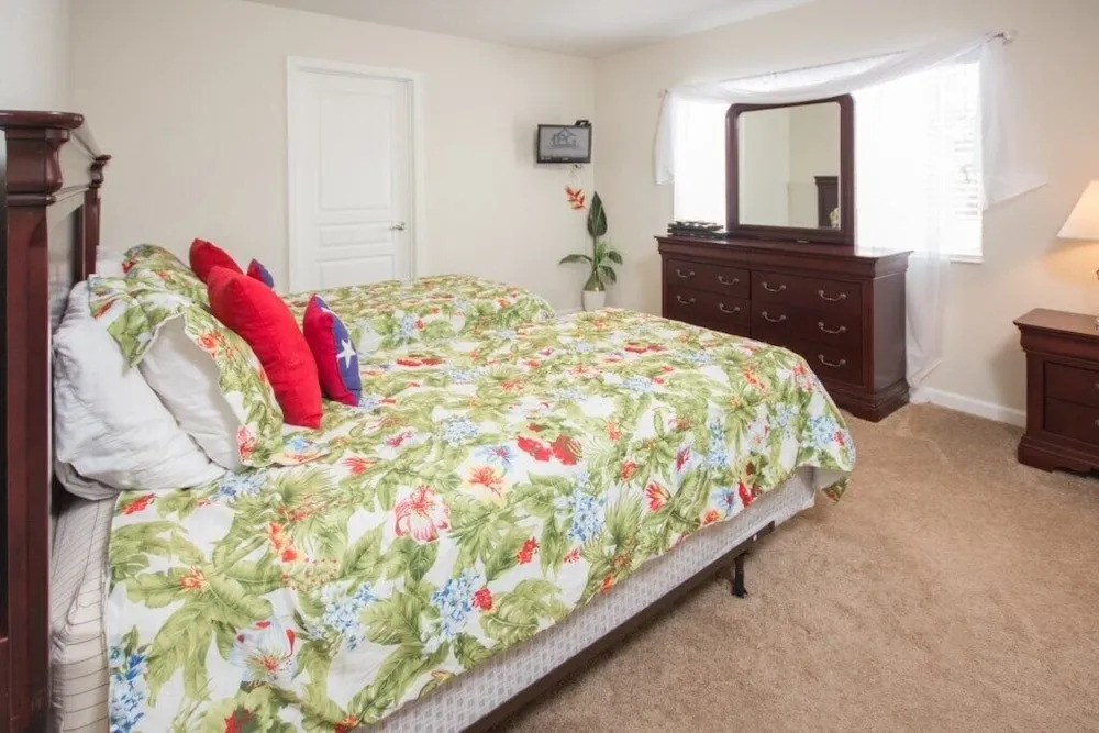 Magical Windsor Hills 6 Bedroom Home