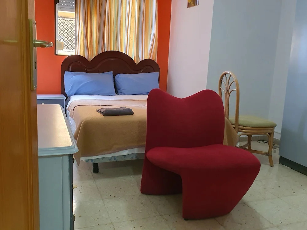 Budget Rooms at Jumbo (15 minutes walk)