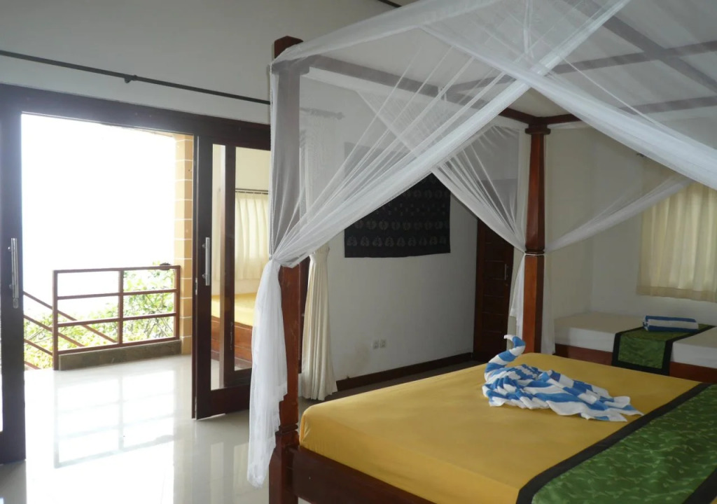 Paradise Palm Beach Bungalows and Dive Center