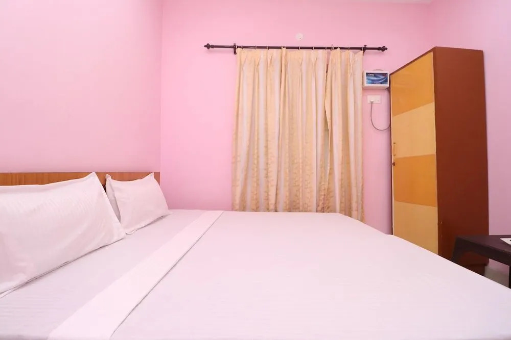 Spot On 39951 Multani Residency