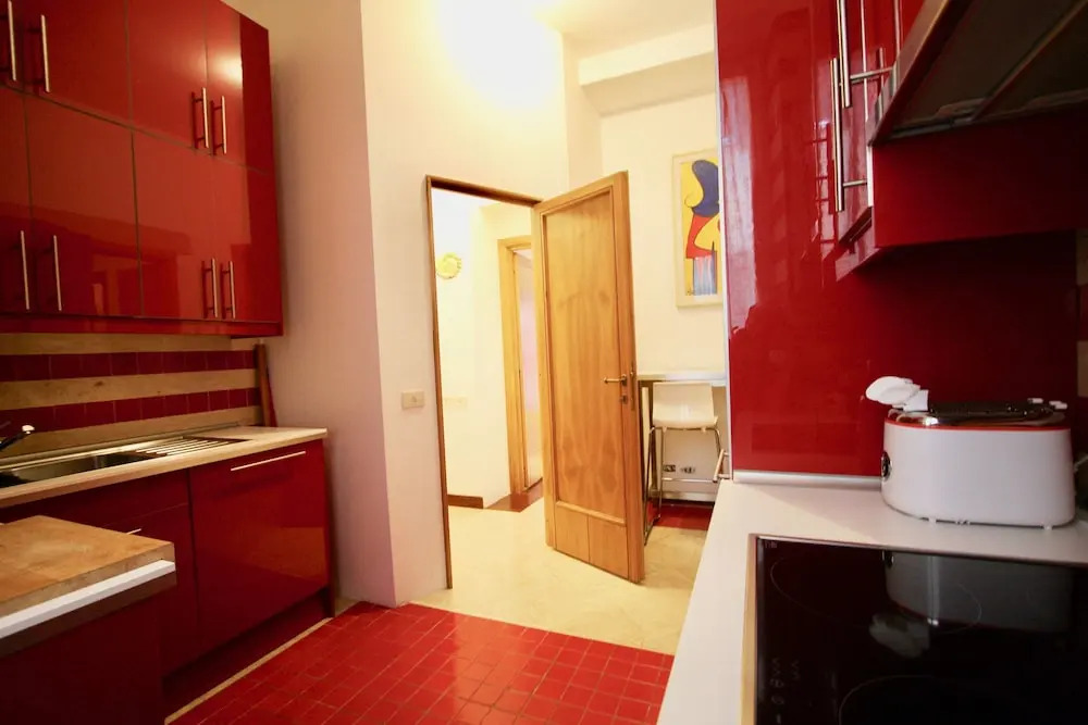Travel & Stay - Frezza Red