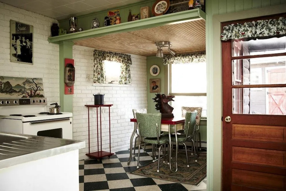 Stickett Inn