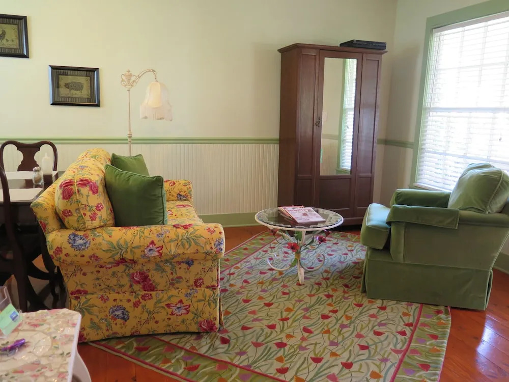 Yellow House B&B