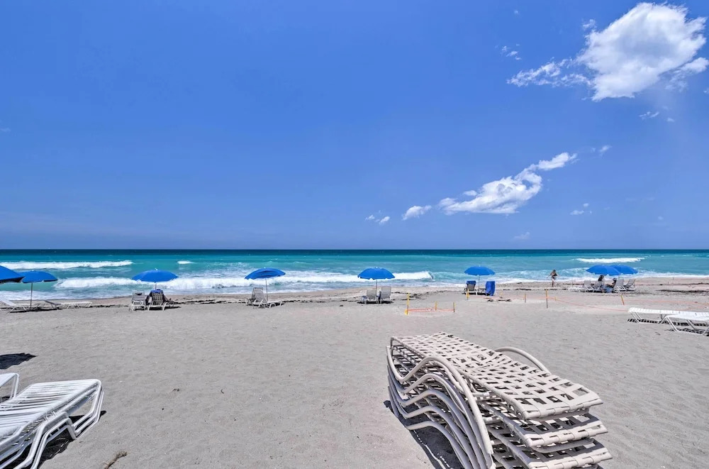Stuart Condo at Beachfront Resort w/ Ocean Views