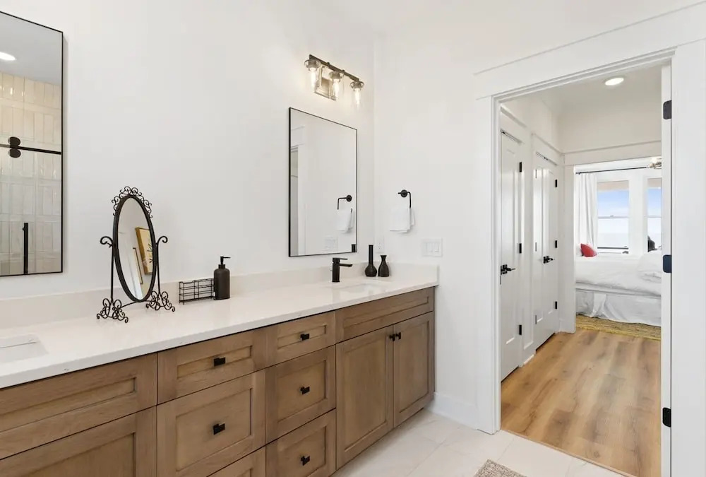 1040 Break / 1040 Ocean Blvd West 4 Bedroom Home by RedAwning