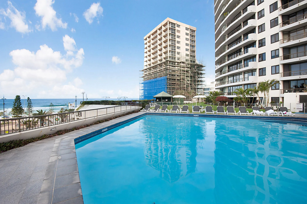 Surfers International Apartments
