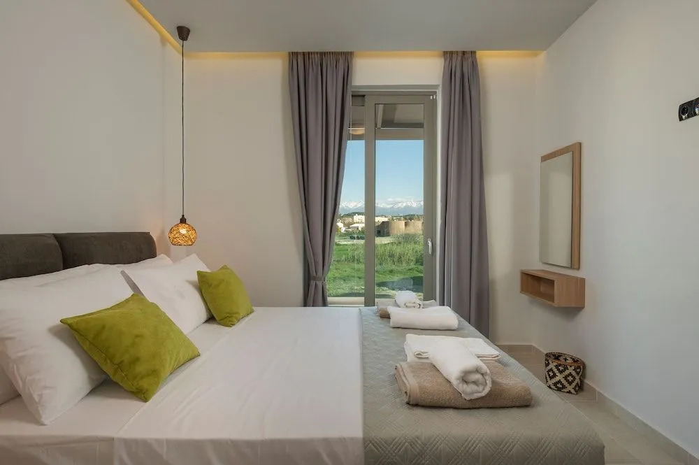 Aegean Breeze Luxury Apartments next to the sea