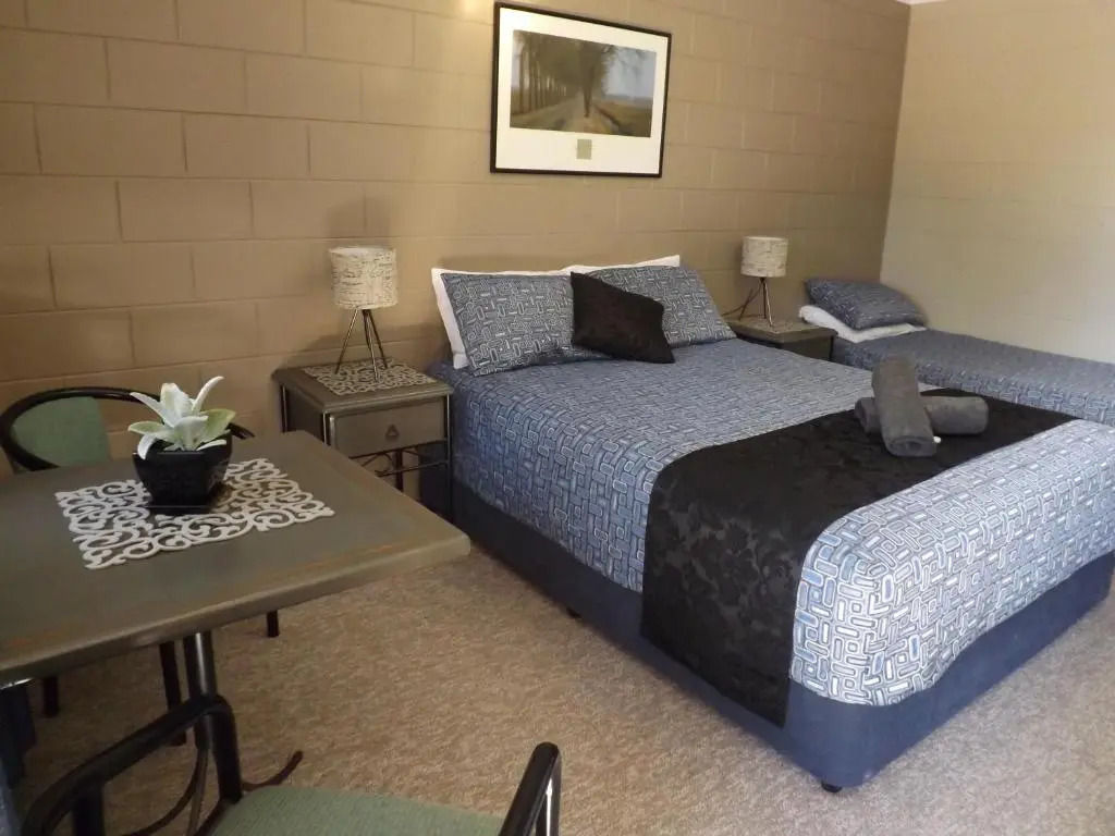 Sunbird Motel
