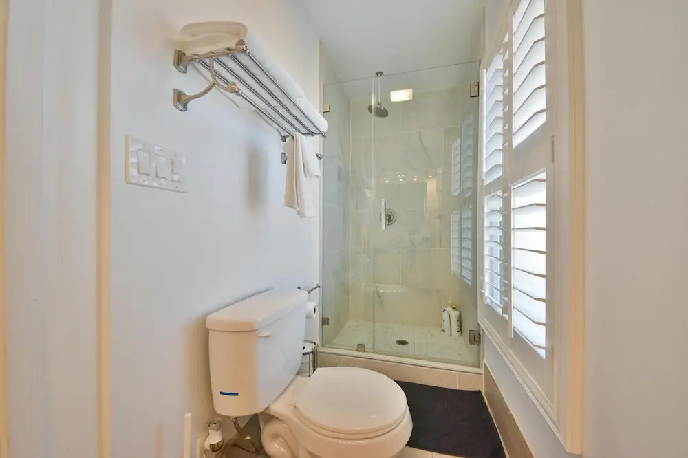 Lovely Modern Studio Near Disneyland, Bars, & Food