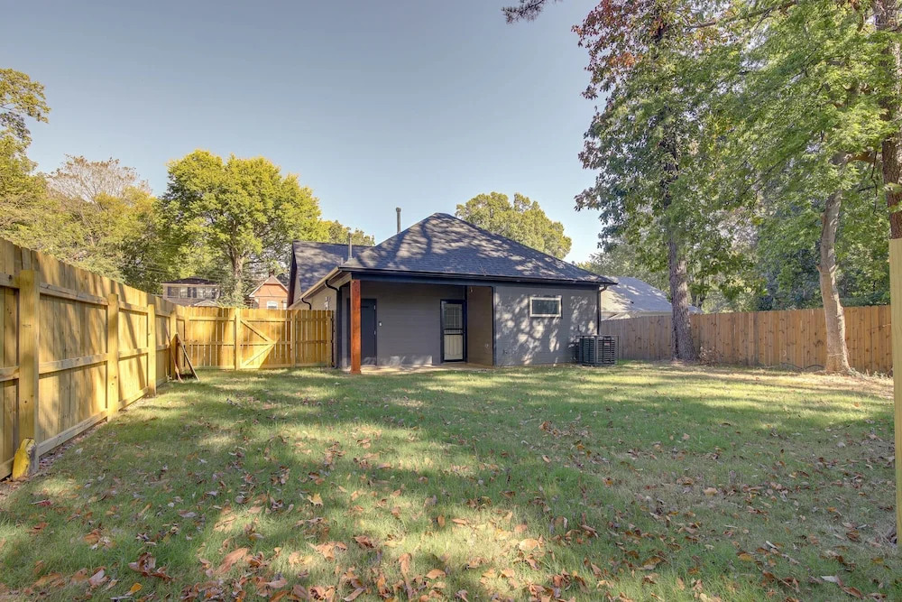 Sunny Memphis Home ~ 2 Mi to Beale Street!