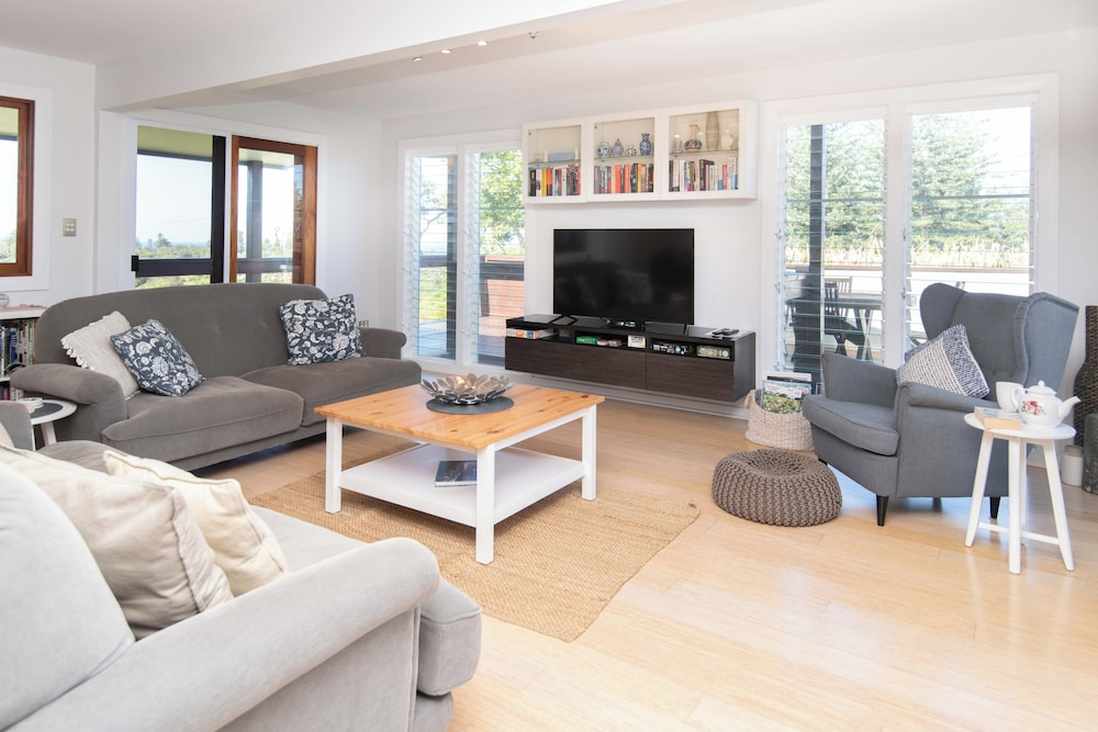 Whalers Watch Luxury Home