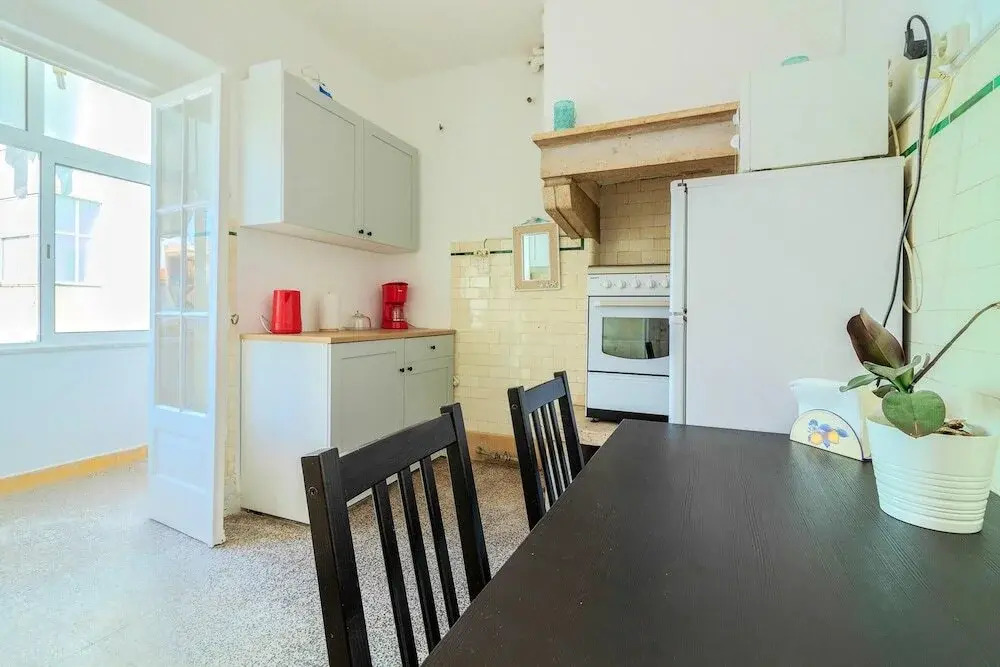 Brand new fully furnished hostel just 20 meters from Anjos metro station - 10