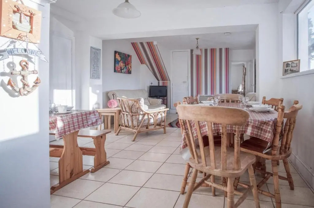 Maytree Cottage - 4 Bedroom Holiday Home - Tenby