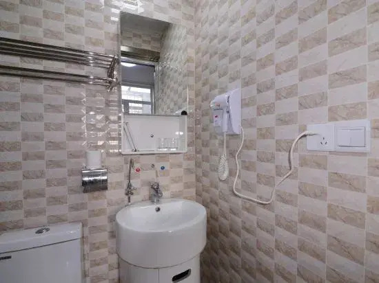 Yangzhong Yizhou Hotel