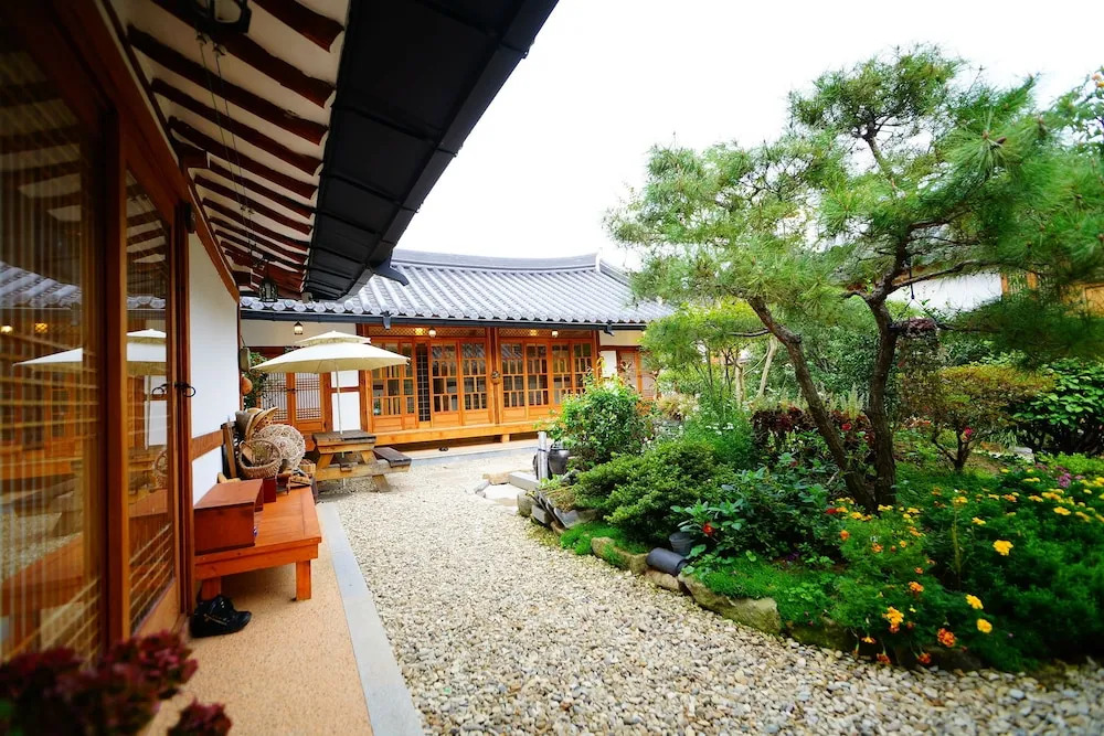 Jeonju Hanok Village Beautiful Garden House