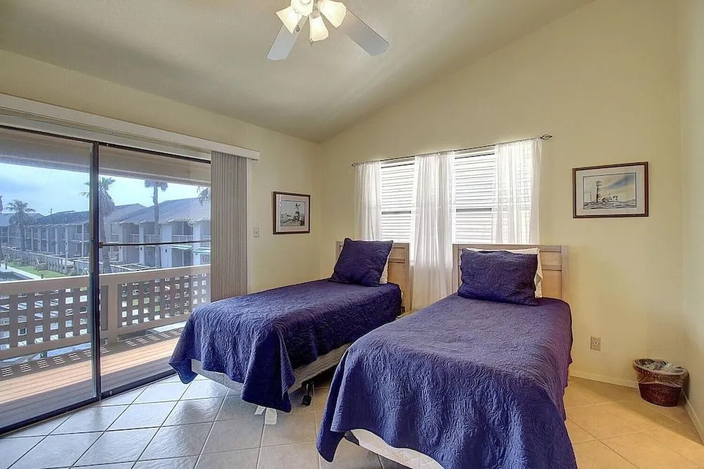 Bayhouse Condo 3 Bedroom Condo by Redawning