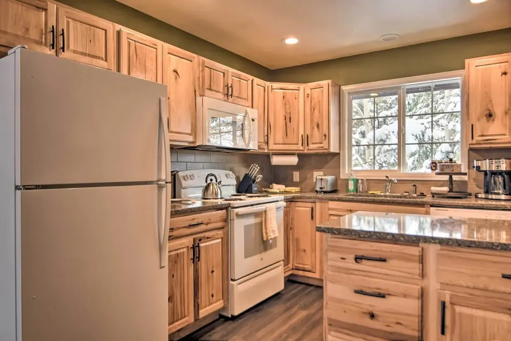Cozy Condo on Fall River - 1 Mile to Rmnp Gate!