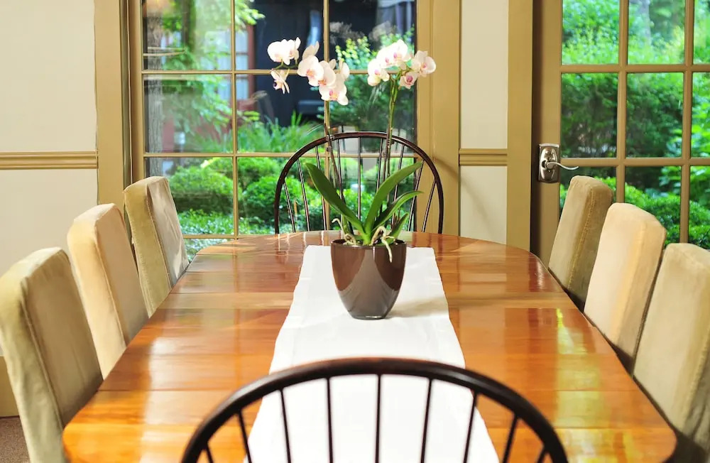1795 Acorn Inn Bed and Breakfast