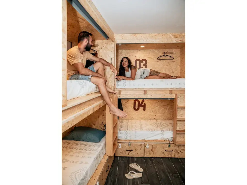 Deck Lodge - Hostel