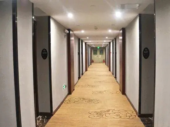 Gold  Deer  Hotel