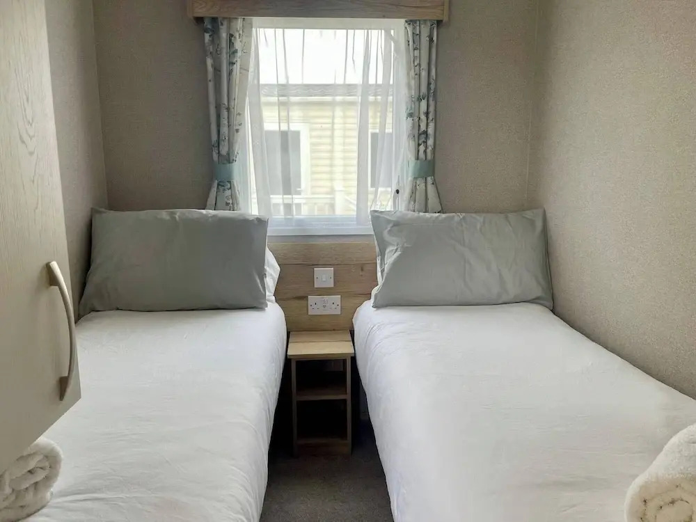 Cosy 3 Bedroom Caravan in South Cerney