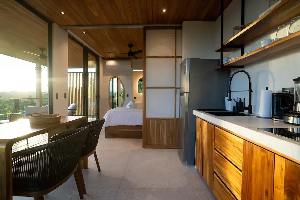 w Stylish 1BR w Stunning Balcony Views