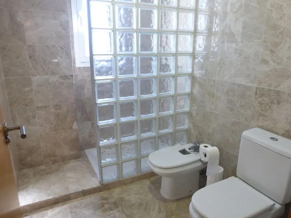 Beautiful 2 Bedroom Penthouse