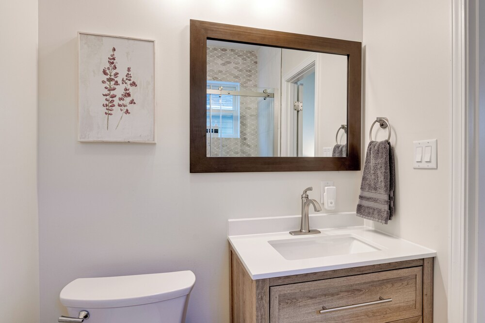3 Mi to Dtwn: Dual-unit Home in Indianapolis!