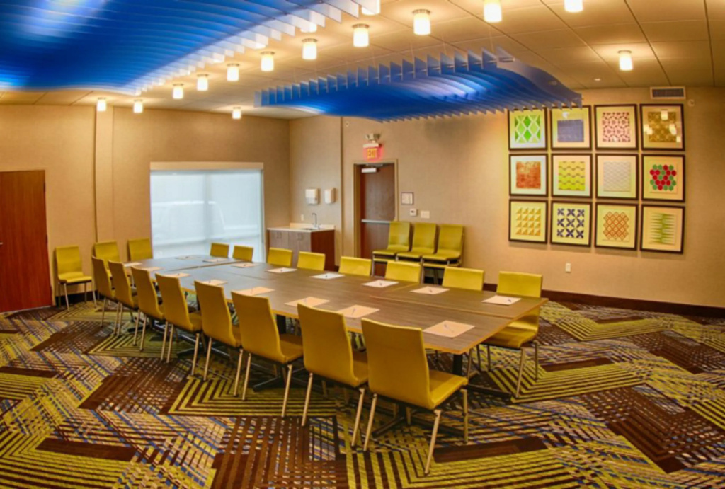 Holiday Inn Express & Suites - Detroit North - Roseville by IHG