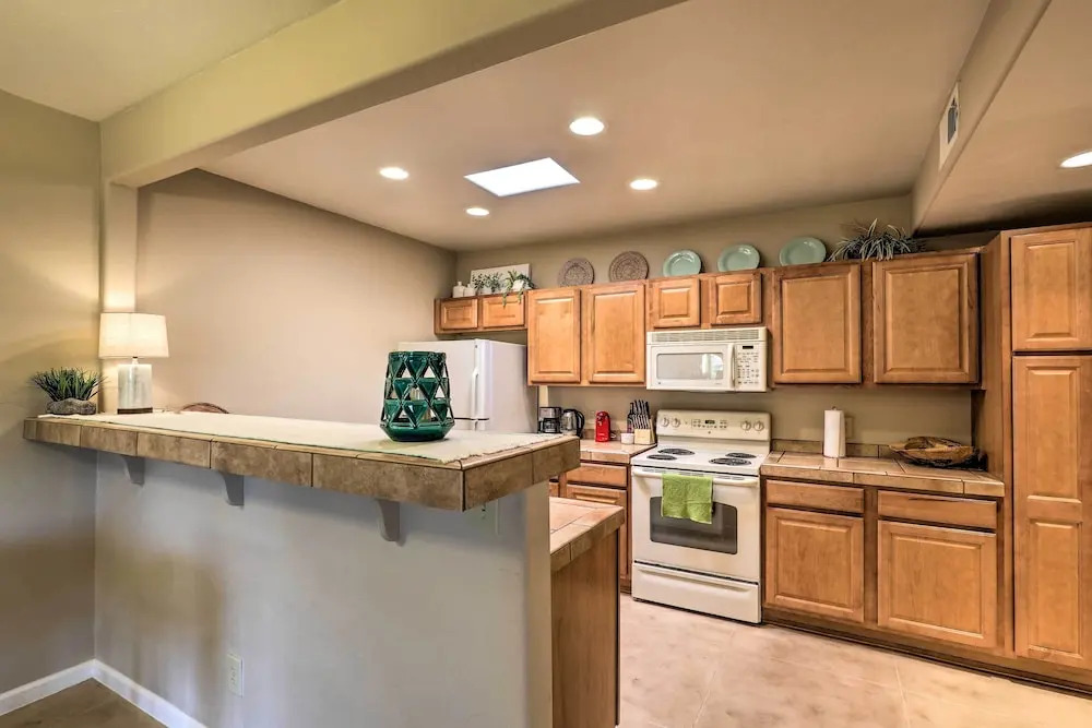 Tucson Townhome: 11 Mi to Dtwn - Long-term Stays!