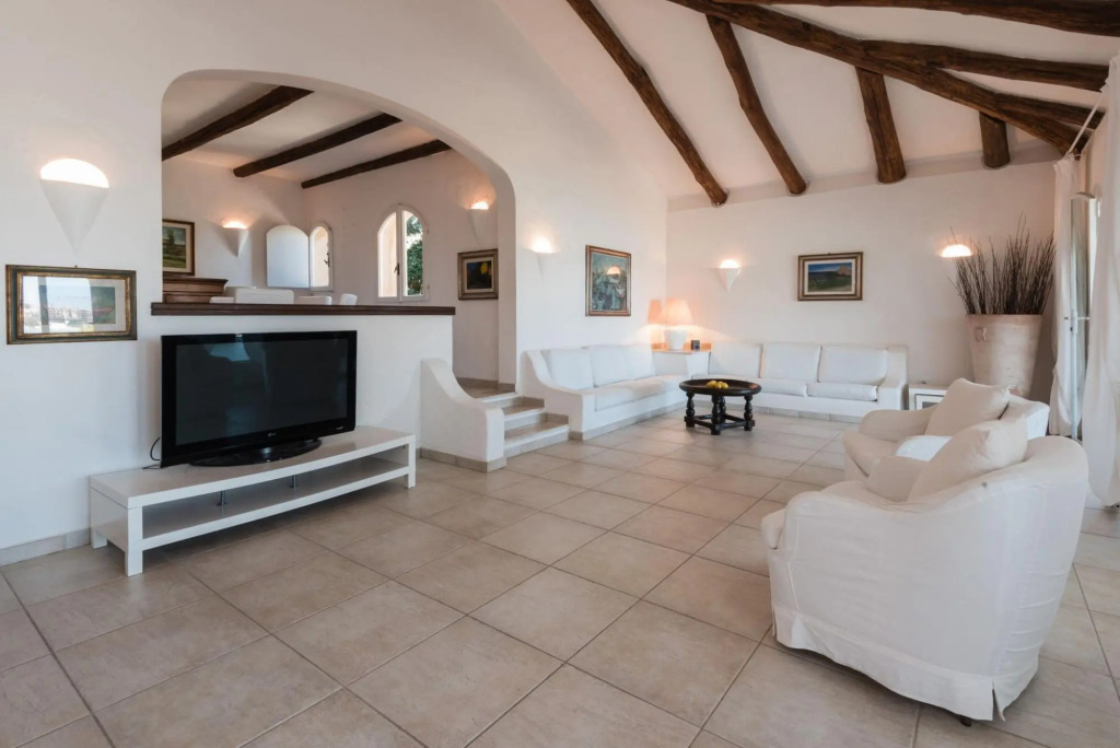 An independent villa of 250 square meters, is divided into 3 levels where the ground floor is the ma-VILLA BIANCA