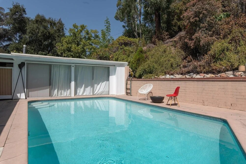 Mid-mod Pool Home With Palm Springs Vibe 2bdr