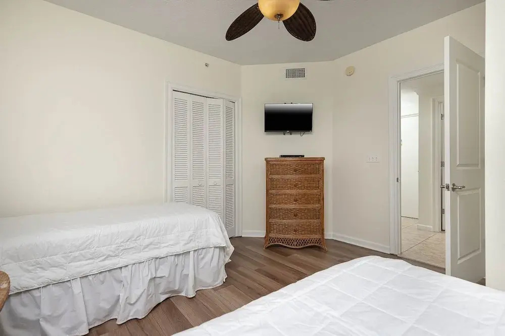 Colonnades 1403 4 Bedroom Condo