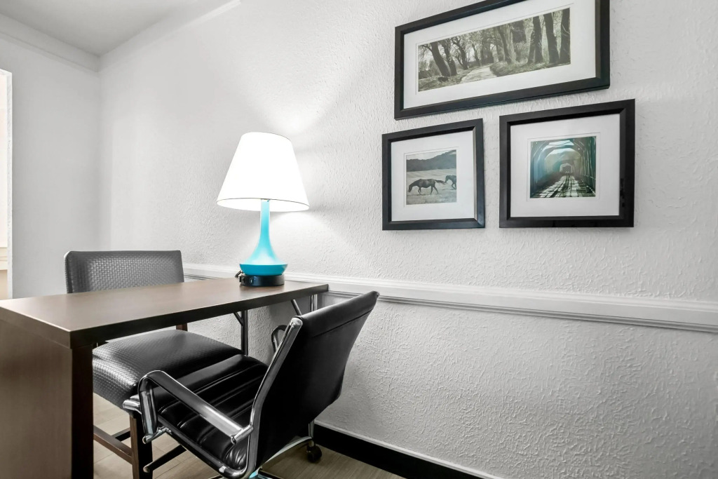 Howard Johnson by Wyndham Columbus Fort Benning