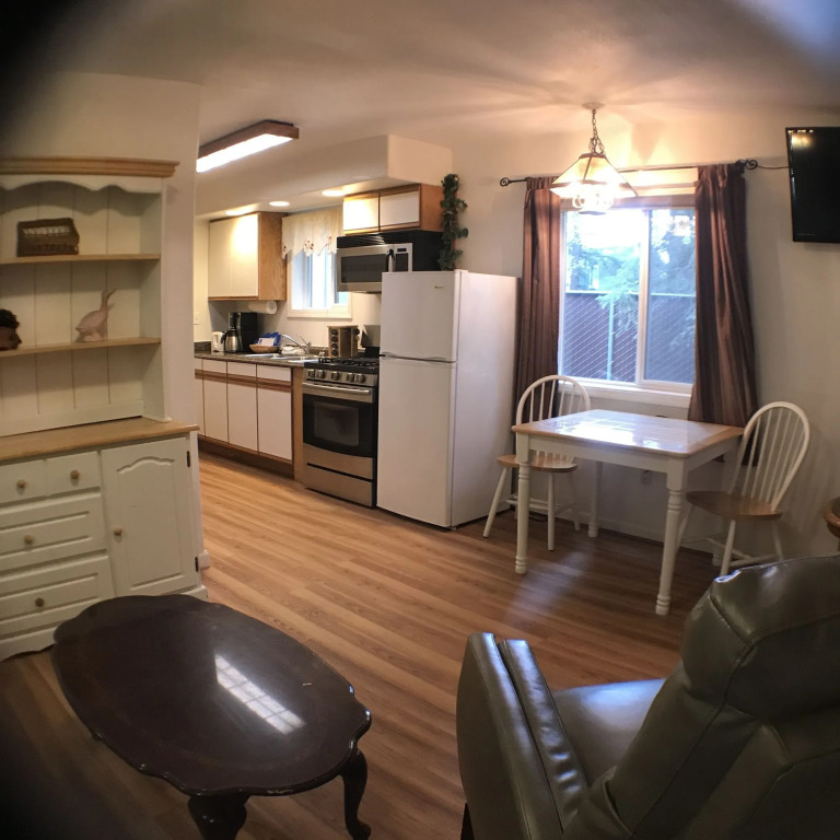7 Gables Inn & Suites