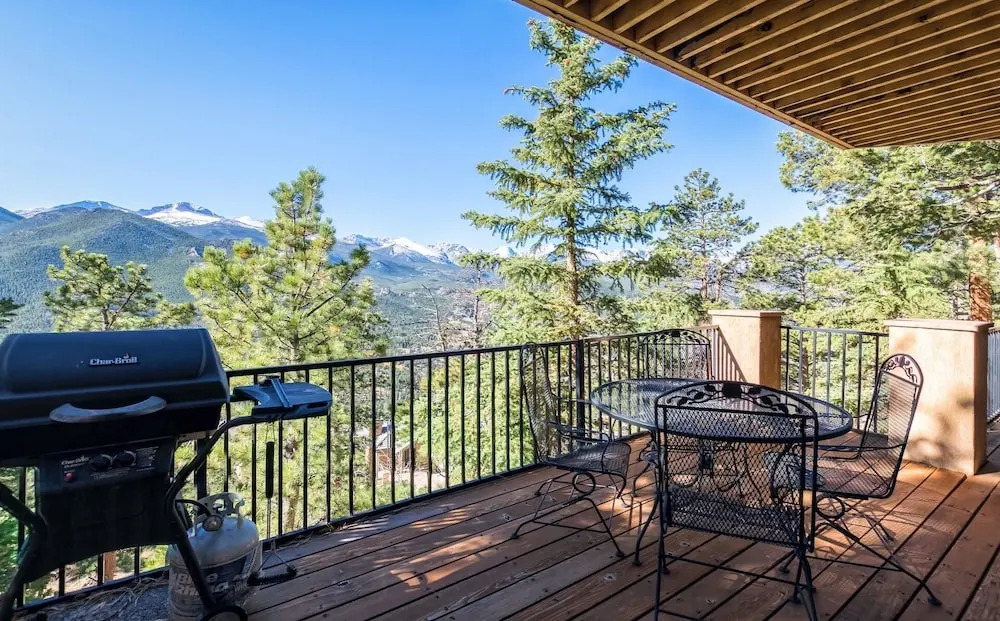 Cedar Lower Luxury Vacation At Windcliff 2 Bedroom Home by RedAwning