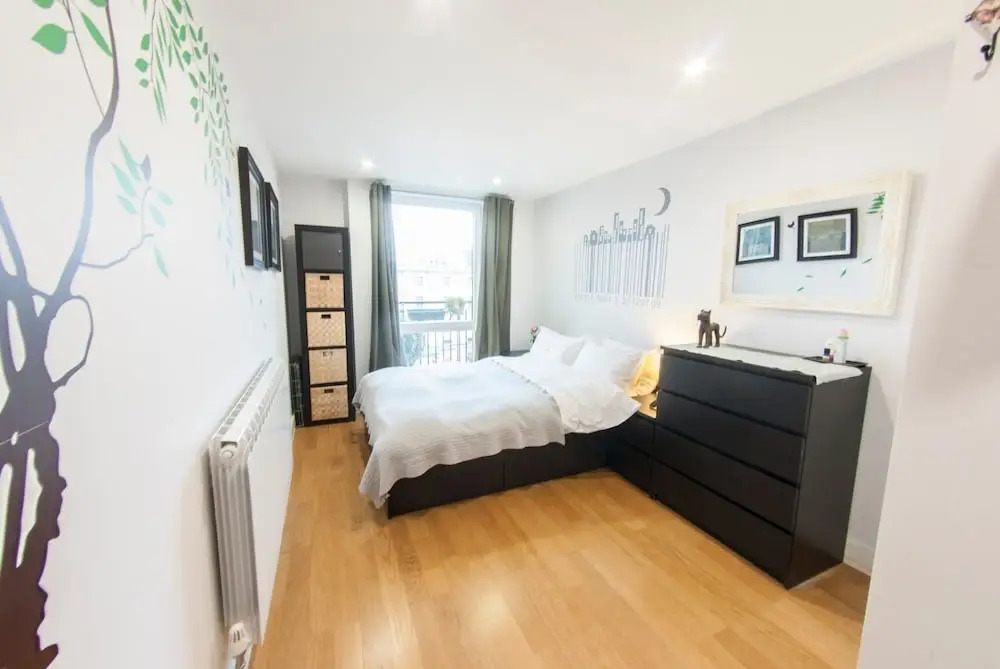 Quiet, Spacious 1BR Hackney Central Flat for 3