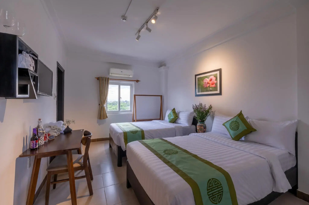 Charming Riverside Hotel