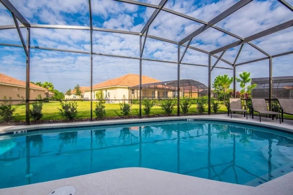 Oaktree Pool House