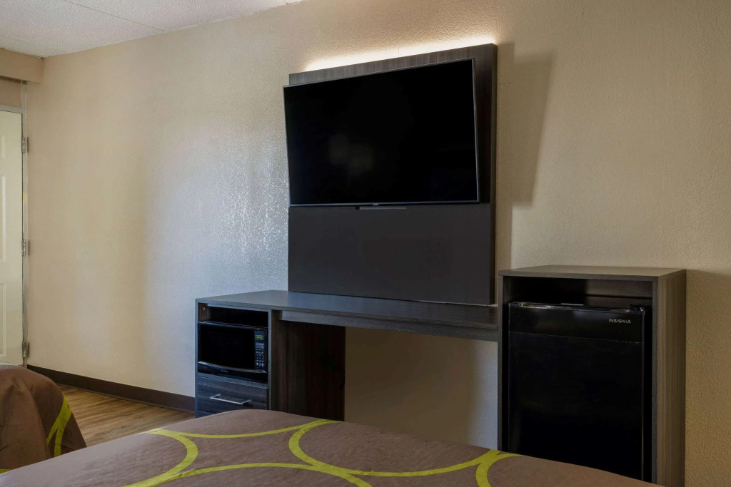 Super 8 by Wyndham McDonough GA