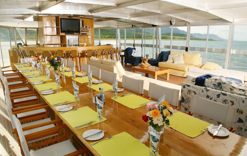 Shayamanzi Houseboats