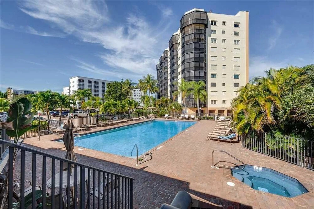 Harbour Pointe 822N - Two Bedroom Condo
