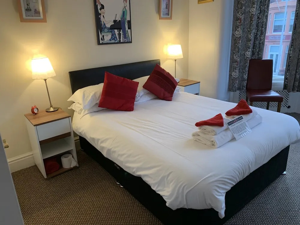 Scarlets Hotel & Jocks Bar