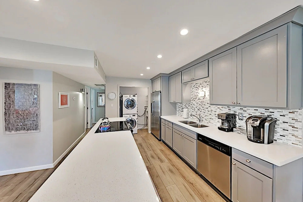 4916n73r 2 Bedroom Townhouse