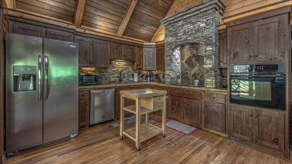 Whisper Creek Lodge by Escape to Blue Ridge