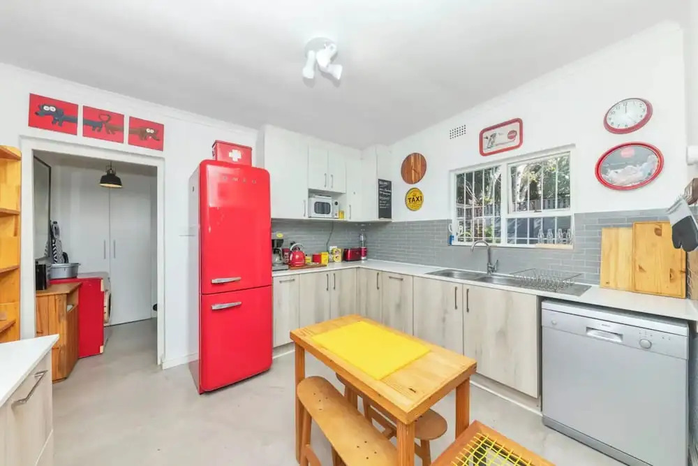 Modern and Stylish 2 BD House in Claremont