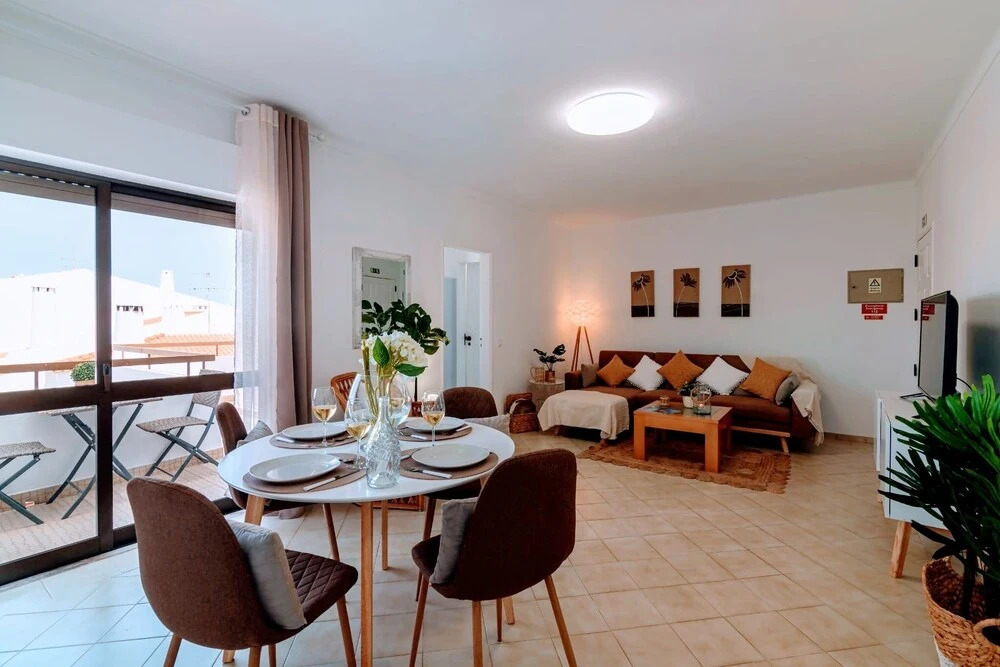 Holiday 1 Bed Apartment With Pool in Albufeira